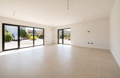 Prostran stan u prizemlju novogradnje, 119,35 m² – okolica Poreča, 800 m od mora