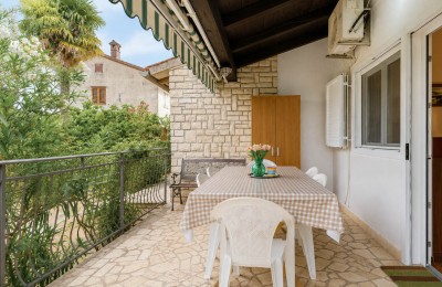 Poreč, 500 m vom Meer, Doppelhaus mit zwei Schlafzimmern, ruhige Lage