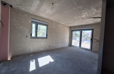 POREČ, STAN U NOVOGRADNJI BLIZU CENTRA. KUPAC NE PLAĆA POREZ ! H2