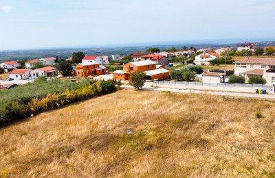 Građevinsko zemljište pravilnog oblika, idealno za gradnju vile sa bazenom