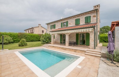 Autentična kamena vila s bazenom i četiri spavaće sobe, samo 3 km od Višnjana