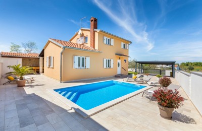EKSKLUZIVA AGENCIJE !! Poreč, samostojeća vila sa bazenom 4 km od centra grada