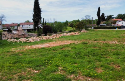 Dva građevinska zemljišta za važećom dozvolom za izgradnju vila sa bazenom