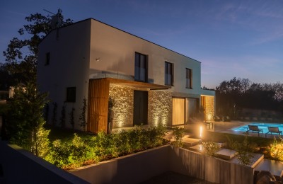 Ekskluzivna vila s bazenom i pogledom na prirodu