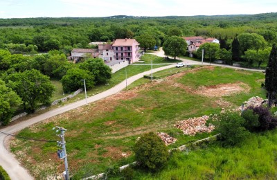Dva građevinska zemljišta za važećom dozvolom za izgradnju vila sa bazenom