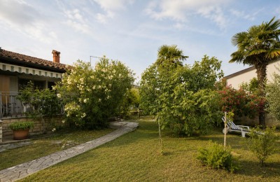 Poreč, 500 m od mora, dvojna kuća sa dvije spavaće sobe, mirna lokacija