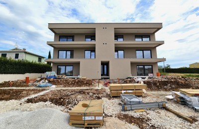 Moderne Zwei-Zimmer-Wohnung in einem Gebäude mit Aufzug, Meerblick - in Aufbau