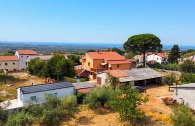 Tretti terreni edificabili con progetti preliminari per ville con piscina