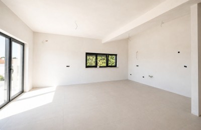Moderan stan sa tri spavaće sobe u potkrovlju zgrade, 800 m od mora - u izgradnji