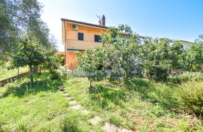 Hiša dvojček s 3 spalnicami in vrtom, le 2 km od Poreca