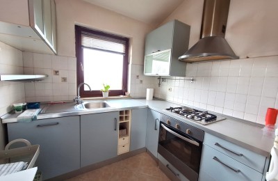 Dvoiposobni stan na 2. katu, samo 2 km od Poreča