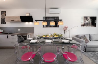 Moderno namještena kuća, samo 700 metara od mora