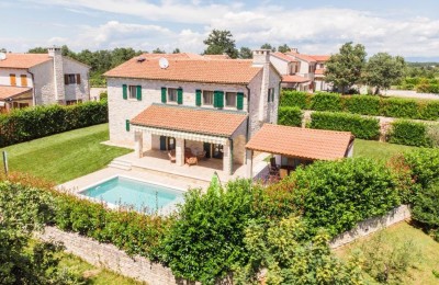 Autentična kamena vila s bazenom i četiri spavaće sobe, samo 3 km od Višnjana